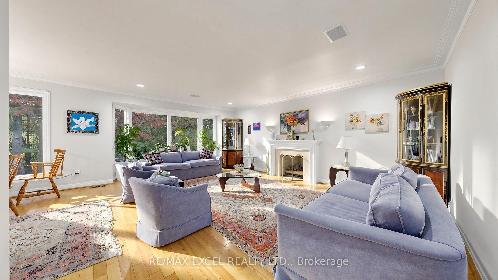 Photo 3 of 131 Burbank Drive, North York, Bayview Village — HOMEH