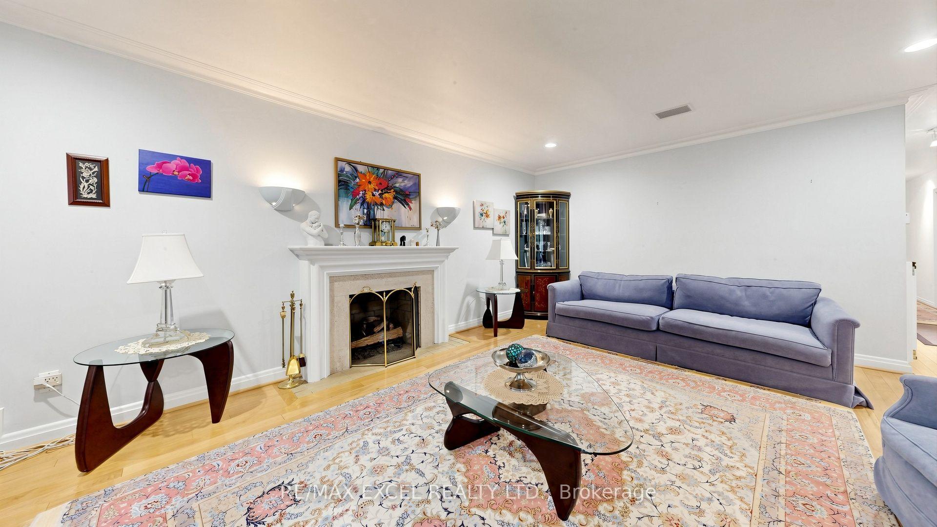 Photo 5 of 131 Burbank Drive, North York, Bayview Village — HOMEH