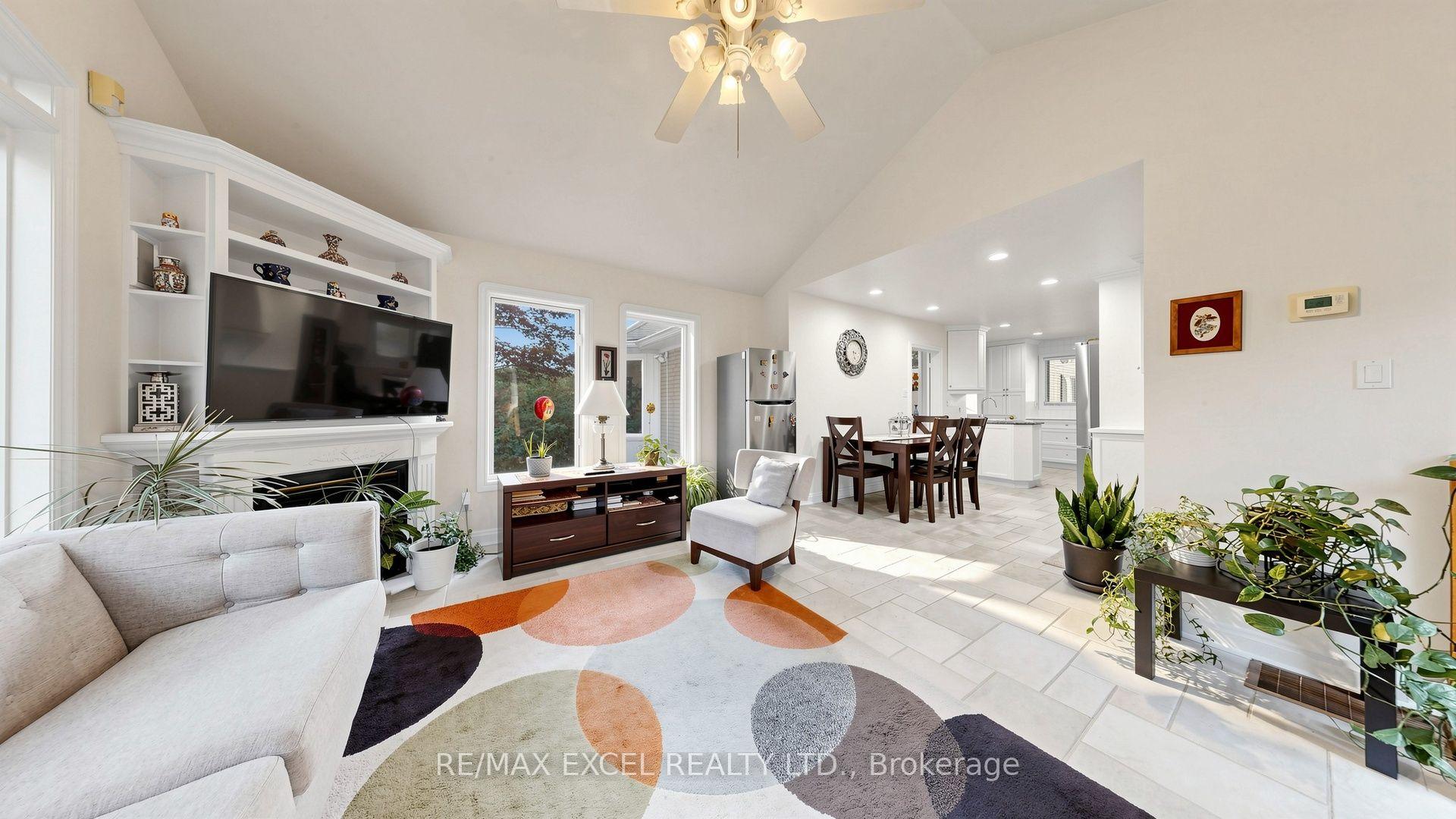 Photo 12 of 131 Burbank Drive, North York, Bayview Village — HOMEH