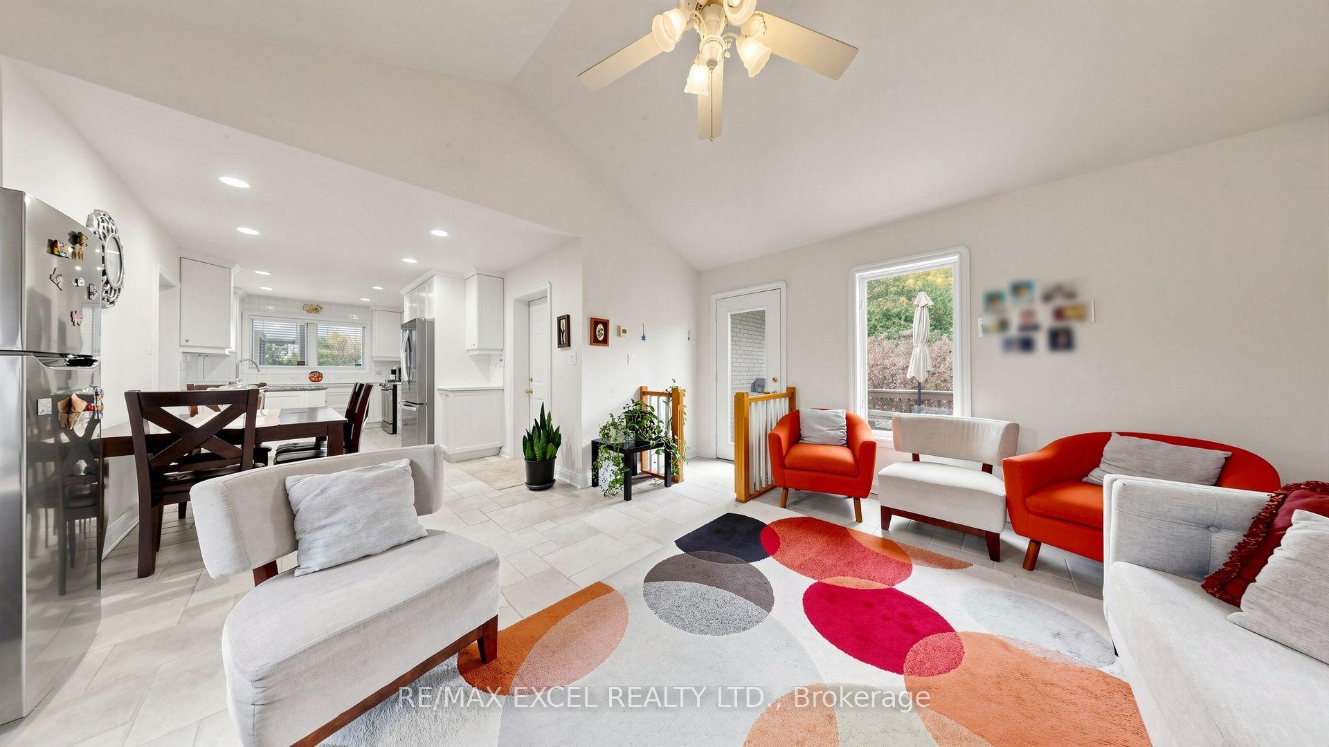 Photo 13 of 131 Burbank Drive, North York, Bayview Village — HOMEH
