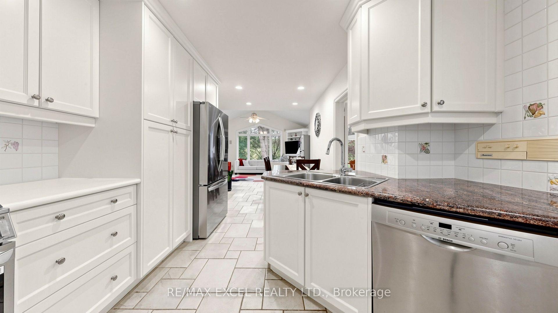 Photo 16 of 131 Burbank Drive, North York, Bayview Village — HOMEH