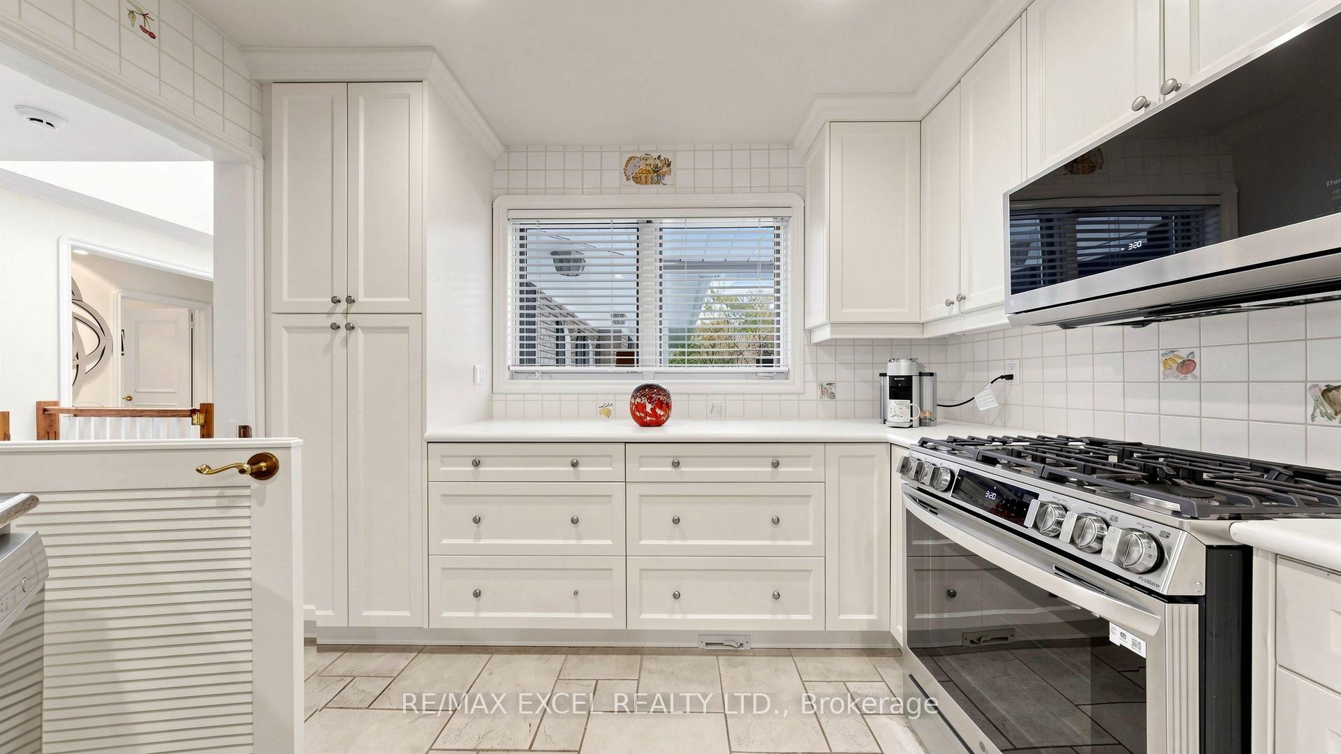 Photo 18 of 131 Burbank Drive, North York, Bayview Village — HOMEH