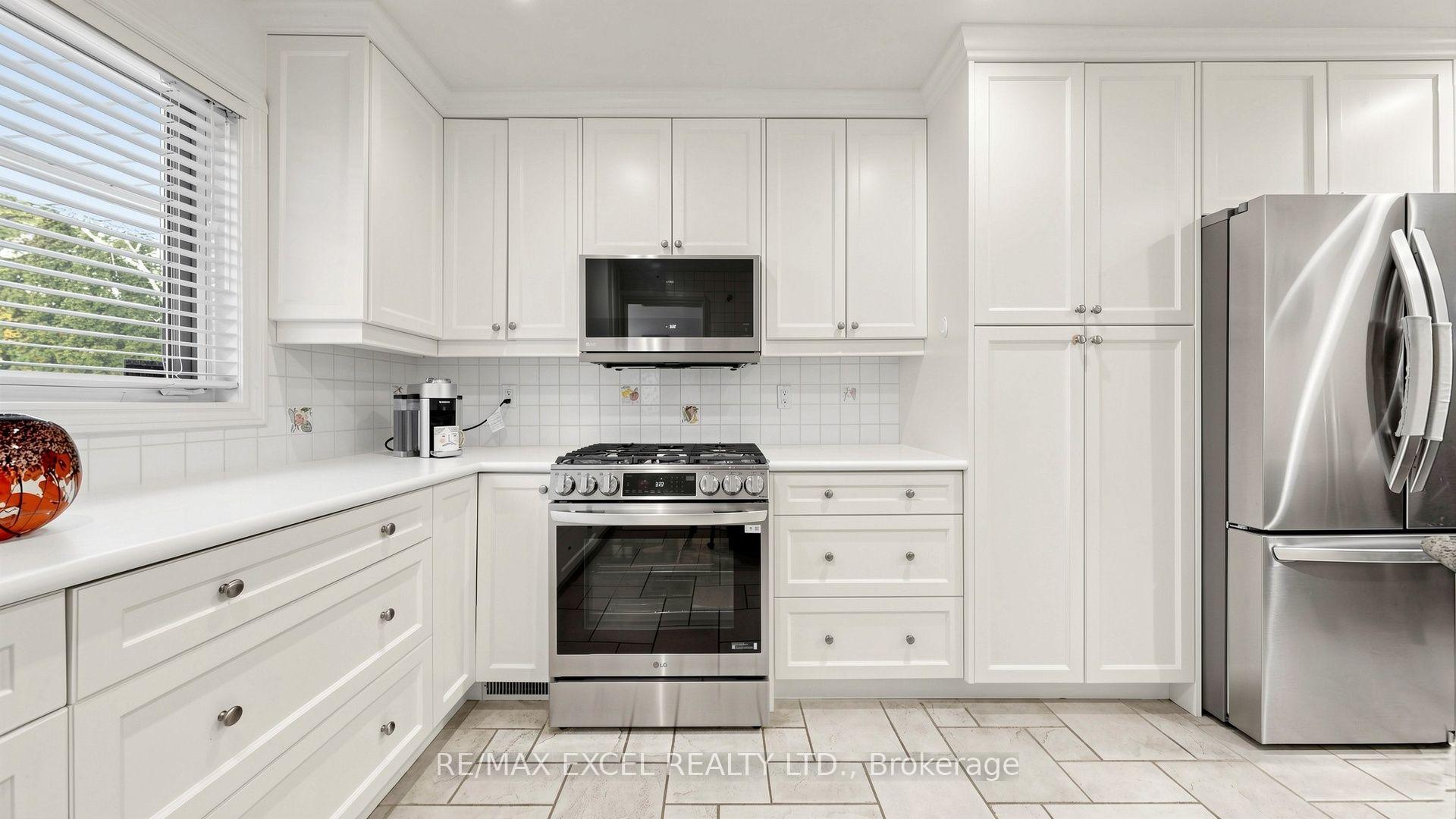 Photo 19 of 131 Burbank Drive, North York, Bayview Village — HOMEH