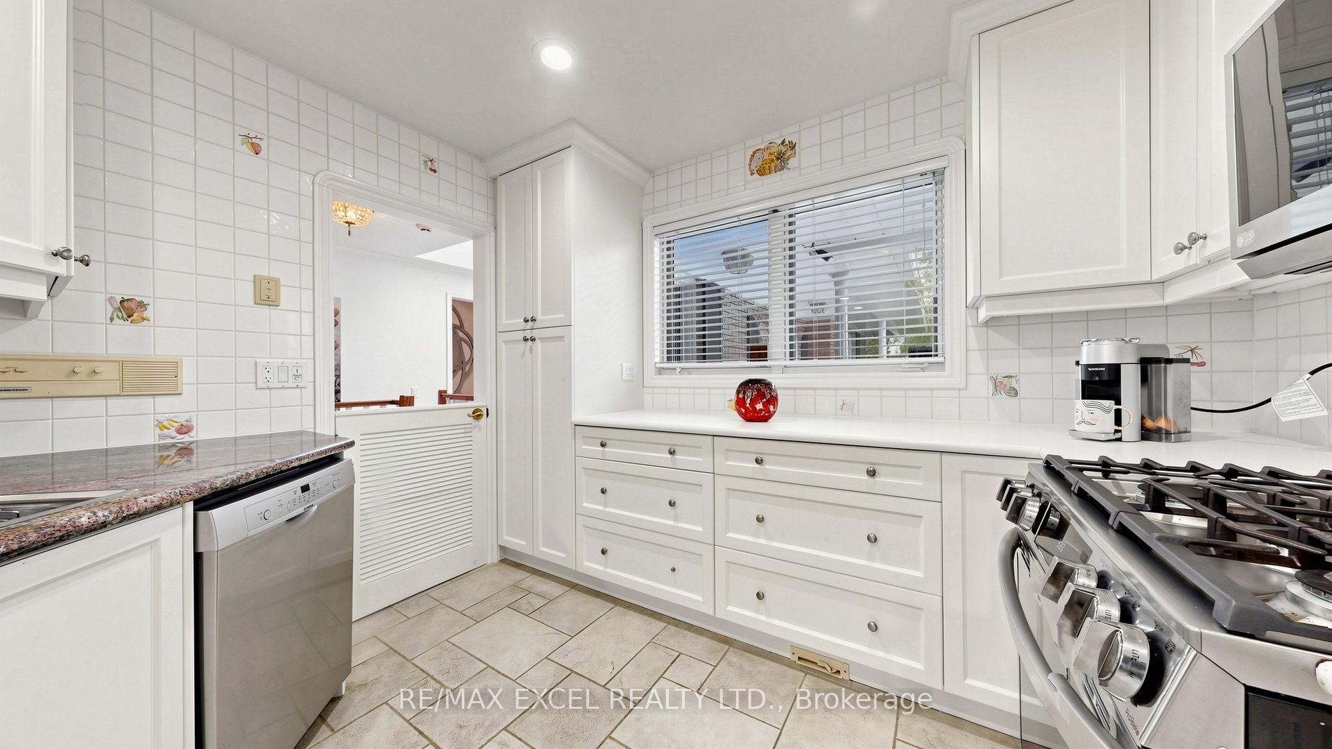 Photo 20 of 131 Burbank Drive, North York, Bayview Village — HOMEH