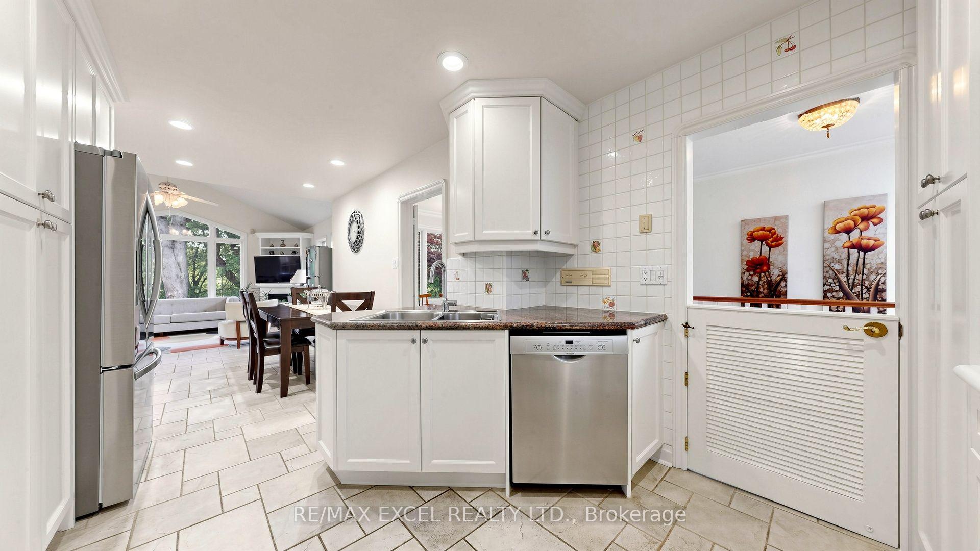 Photo 21 of 131 Burbank Drive, North York, Bayview Village — HOMEH