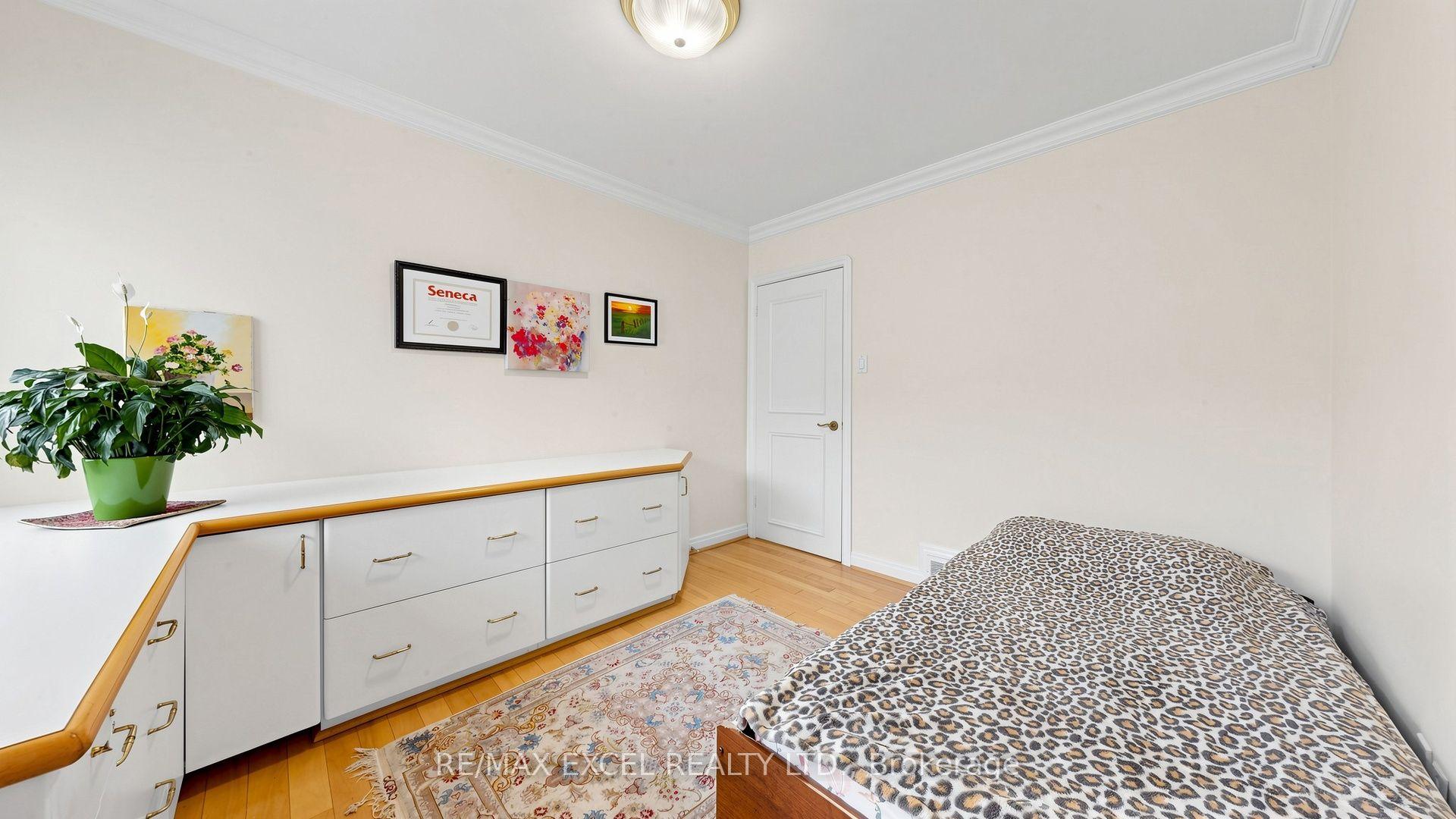 Photo 29 of 131 Burbank Drive, North York, Bayview Village — HOMEH