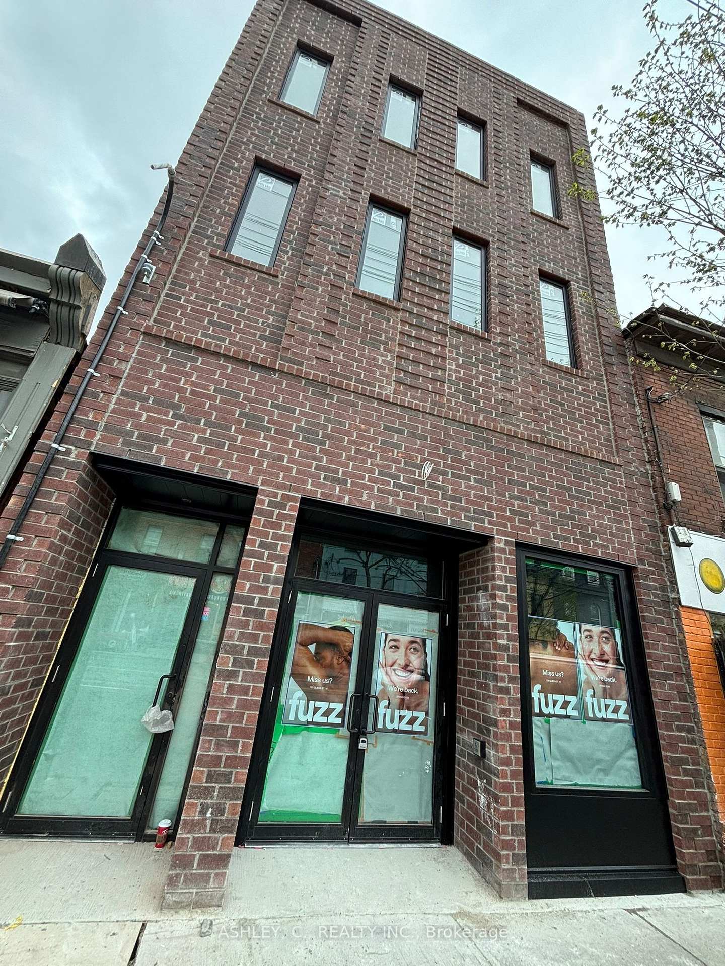 Photo 1 of Unit Third Floor, 701 Queen Street, Toronto, Niagara — HOMEH