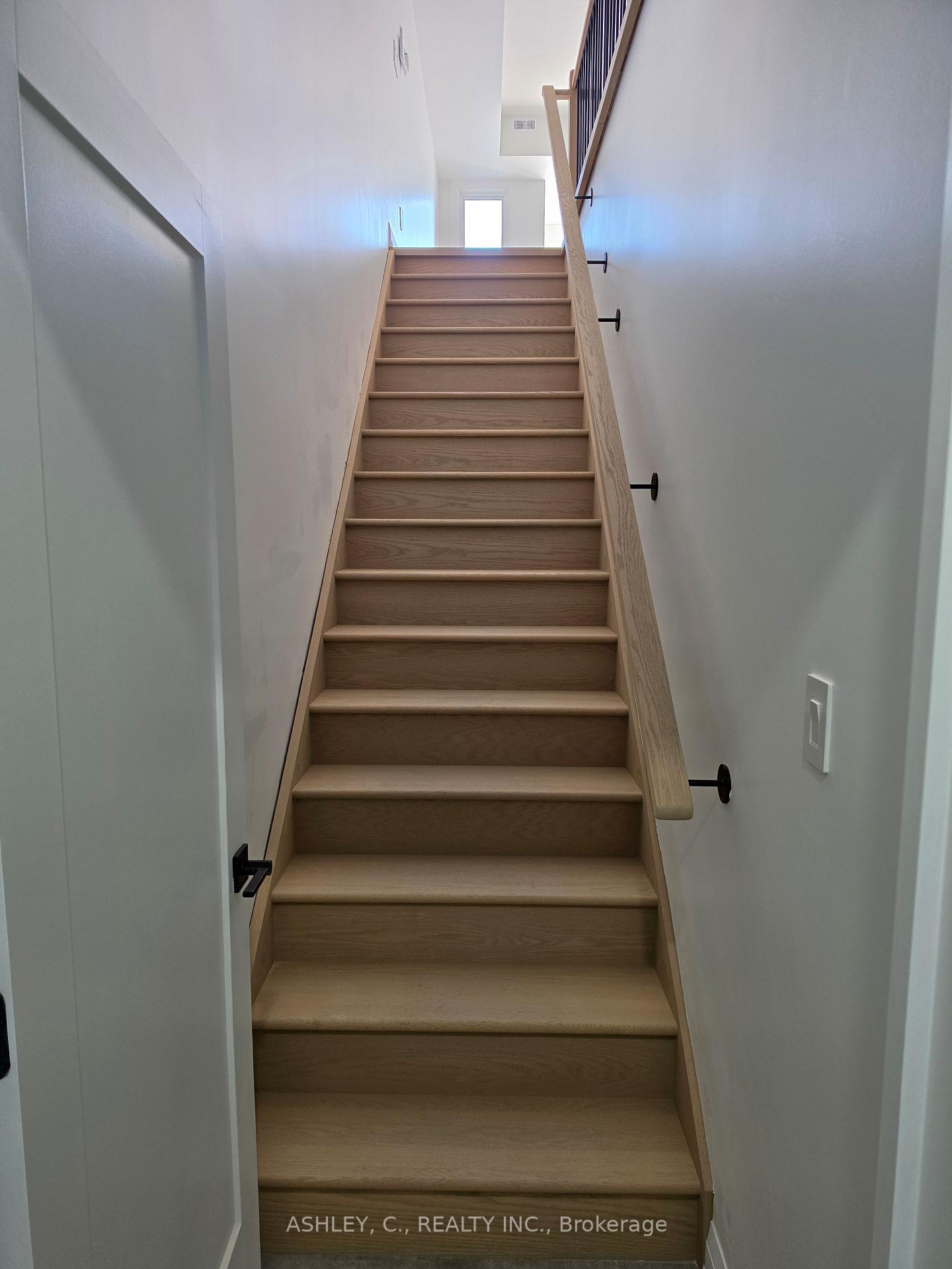 Photo 2 of Unit Third Floor, 701 Queen Street, Toronto, Niagara — HOMEH