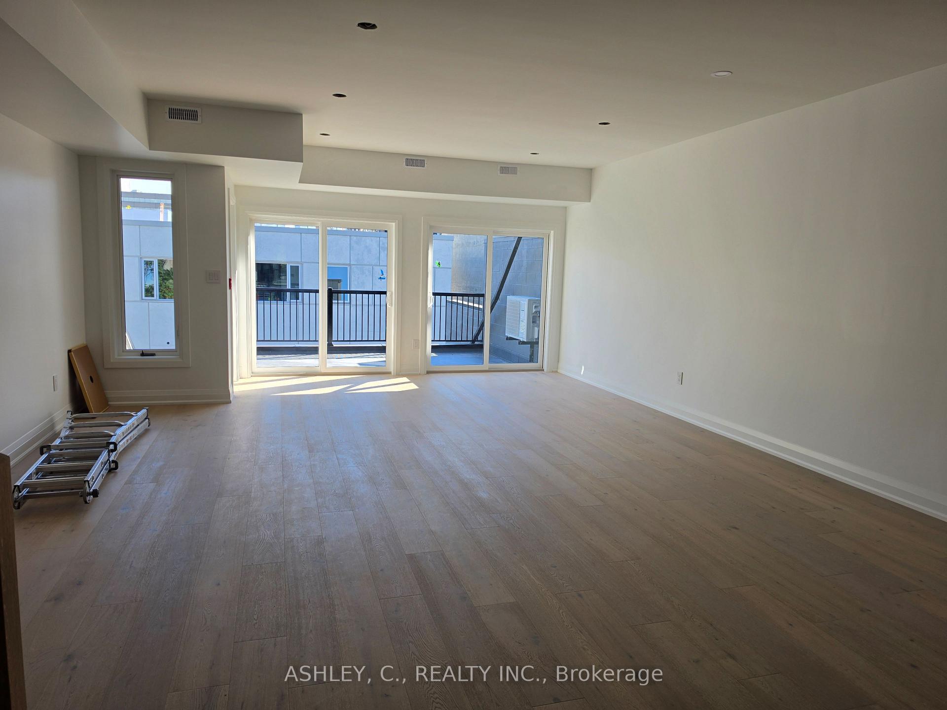 Photo 5 of Unit Third Floor, 701 Queen Street, Toronto, Niagara — HOMEH