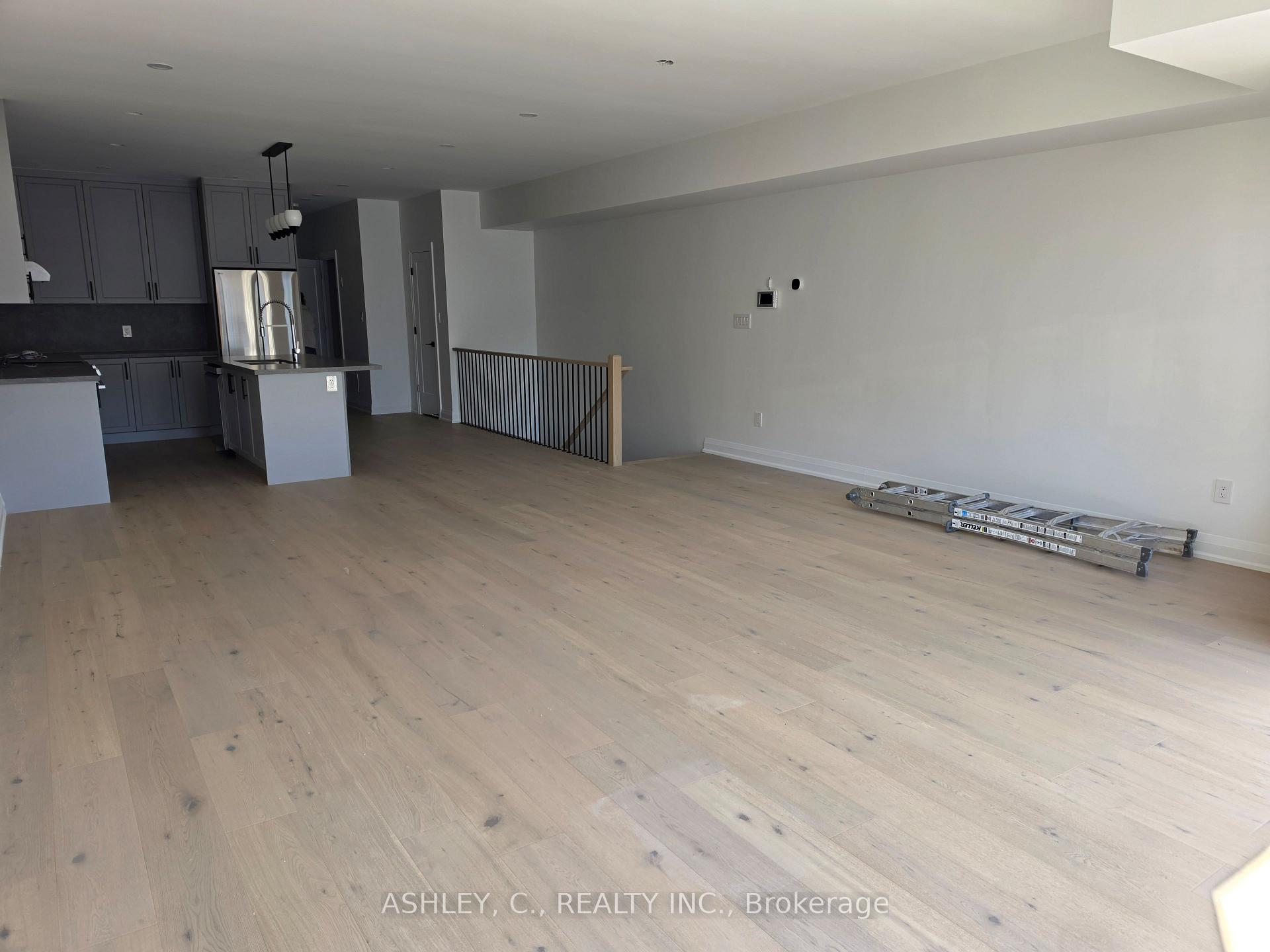 Photo 6 of Unit Third Floor, 701 Queen Street, Toronto, Niagara — HOMEH