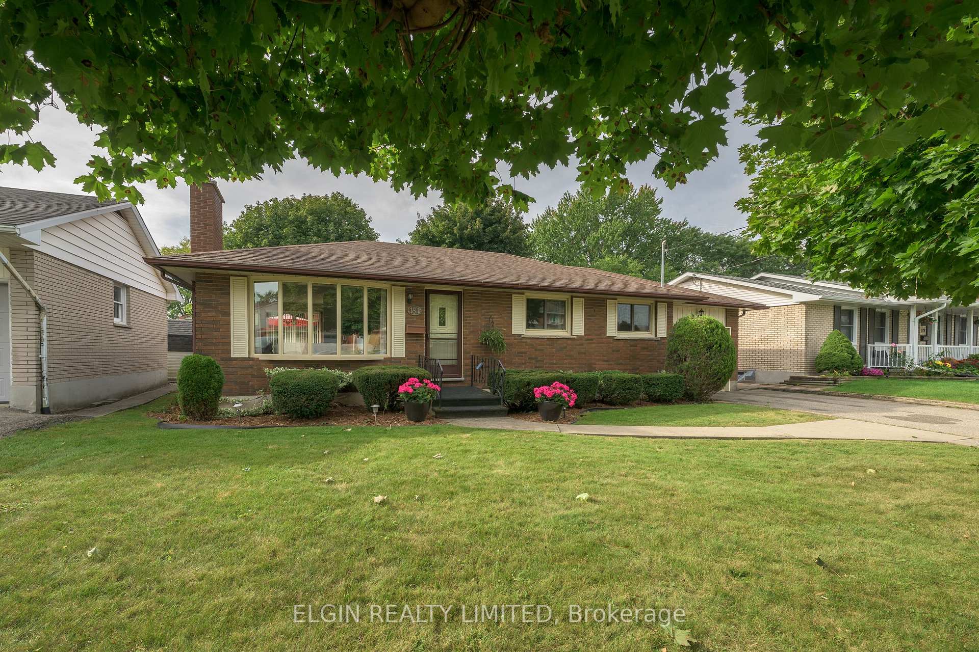 Photo 11 of 181 Locust Street, St. Thomas — HOMEH