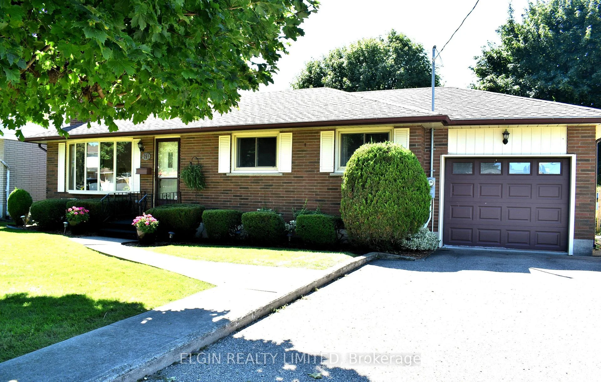 Photo 2 of 181 Locust Street, St. Thomas — HOMEH