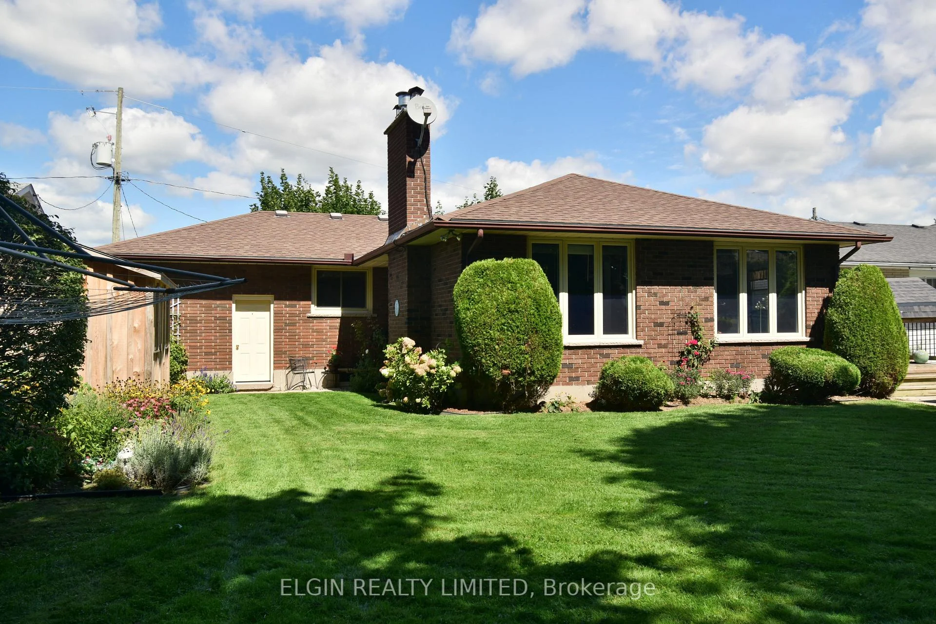 Photo 3 of 181 Locust Street, St. Thomas — HOMEH