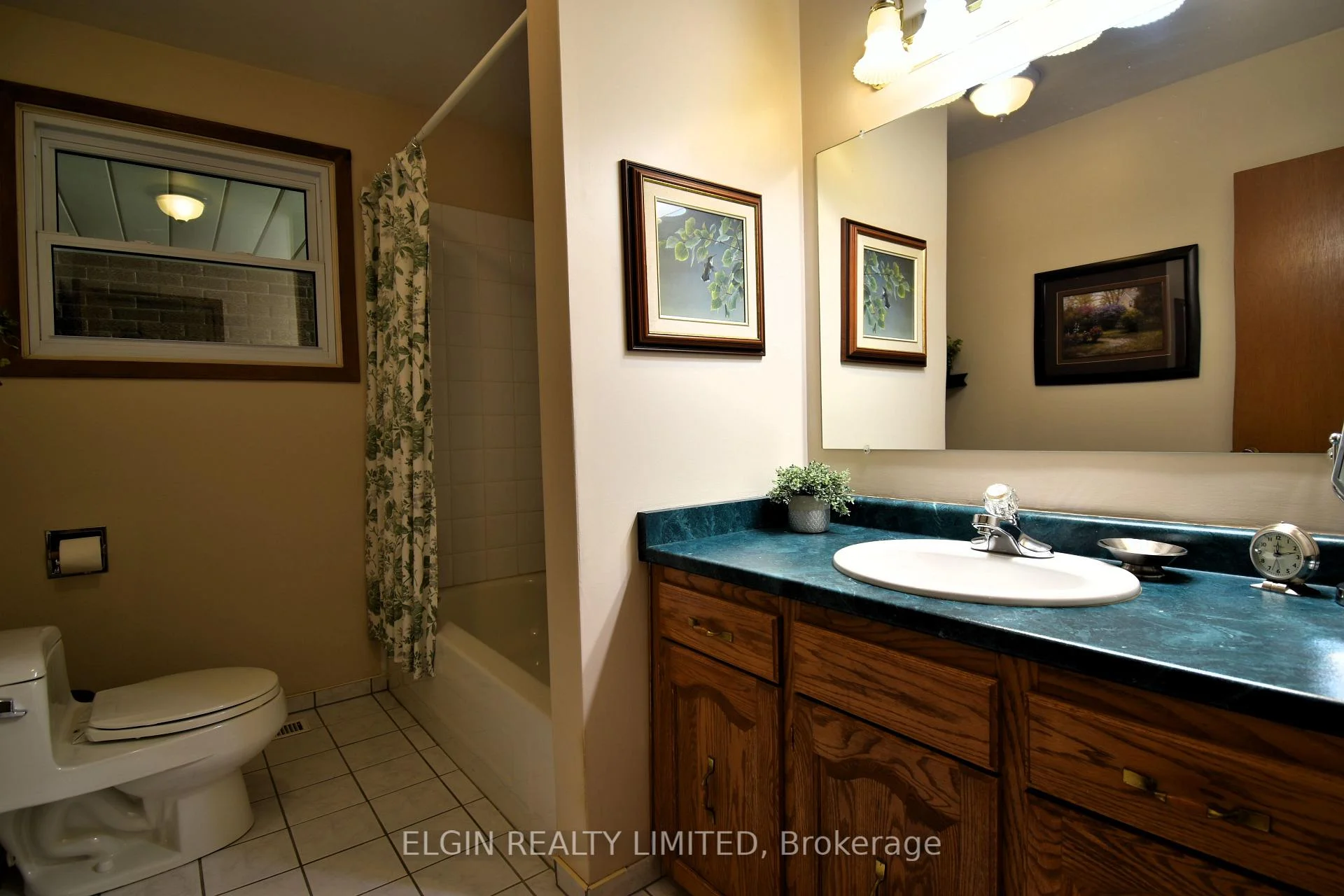 Photo 6 of 181 Locust Street, St. Thomas — HOMEH