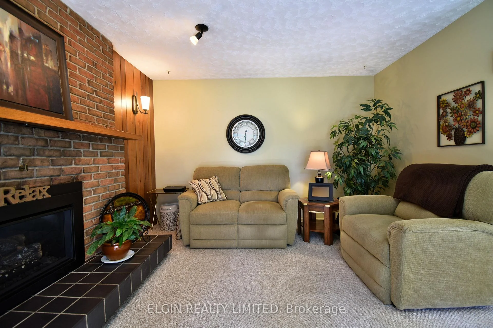 Photo 9 of 181 Locust Street, St. Thomas — HOMEH