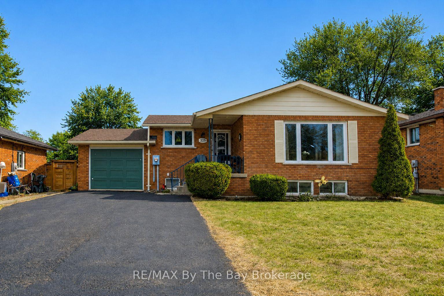 Photo 3 of 229 Datas Drive E, Clearview, Stayner — HOMEH