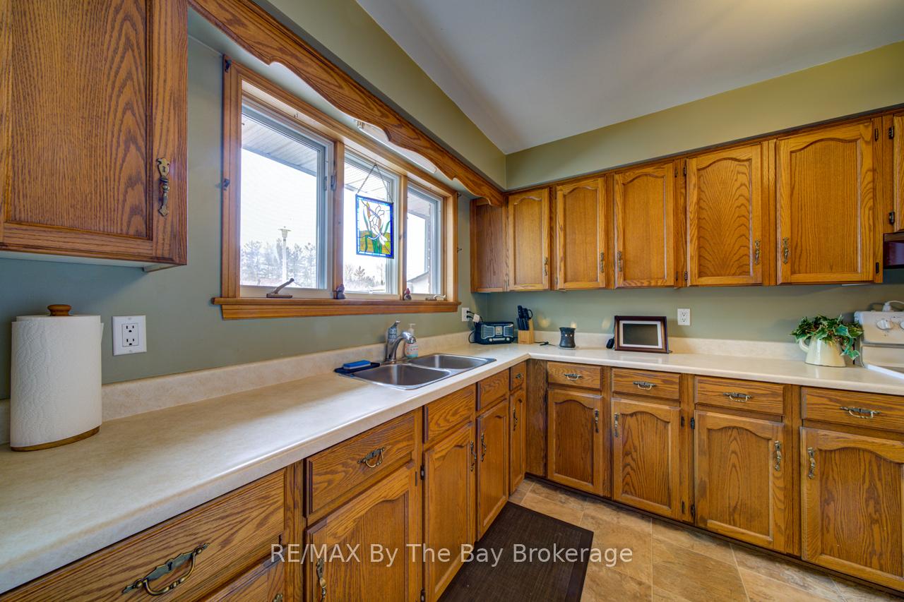 Photo 4 of 229 Datas Drive E, Clearview, Stayner — HOMEH