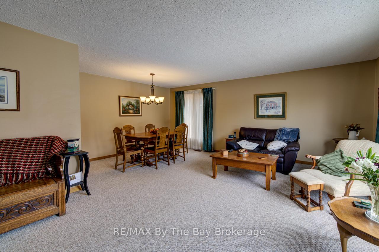 Photo 5 of 229 Datas Drive E, Clearview, Stayner — HOMEH