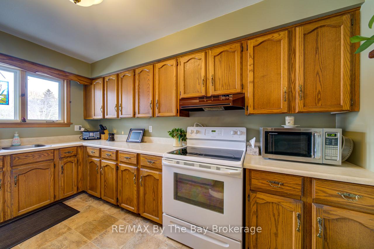 Photo 9 of 229 Datas Drive E, Clearview, Stayner — HOMEH