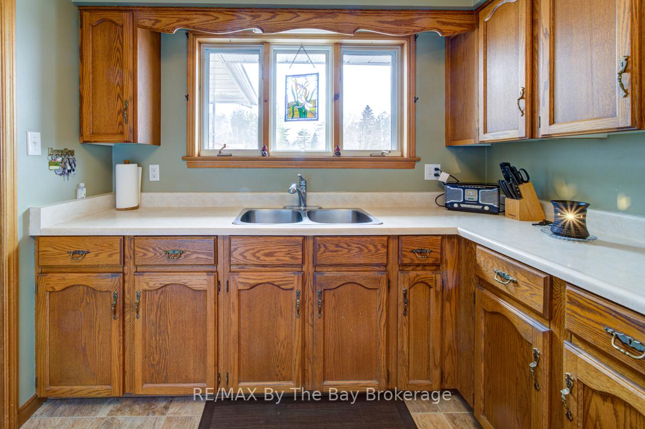 Photo 10 of 229 Datas Drive E, Clearview, Stayner — HOMEH