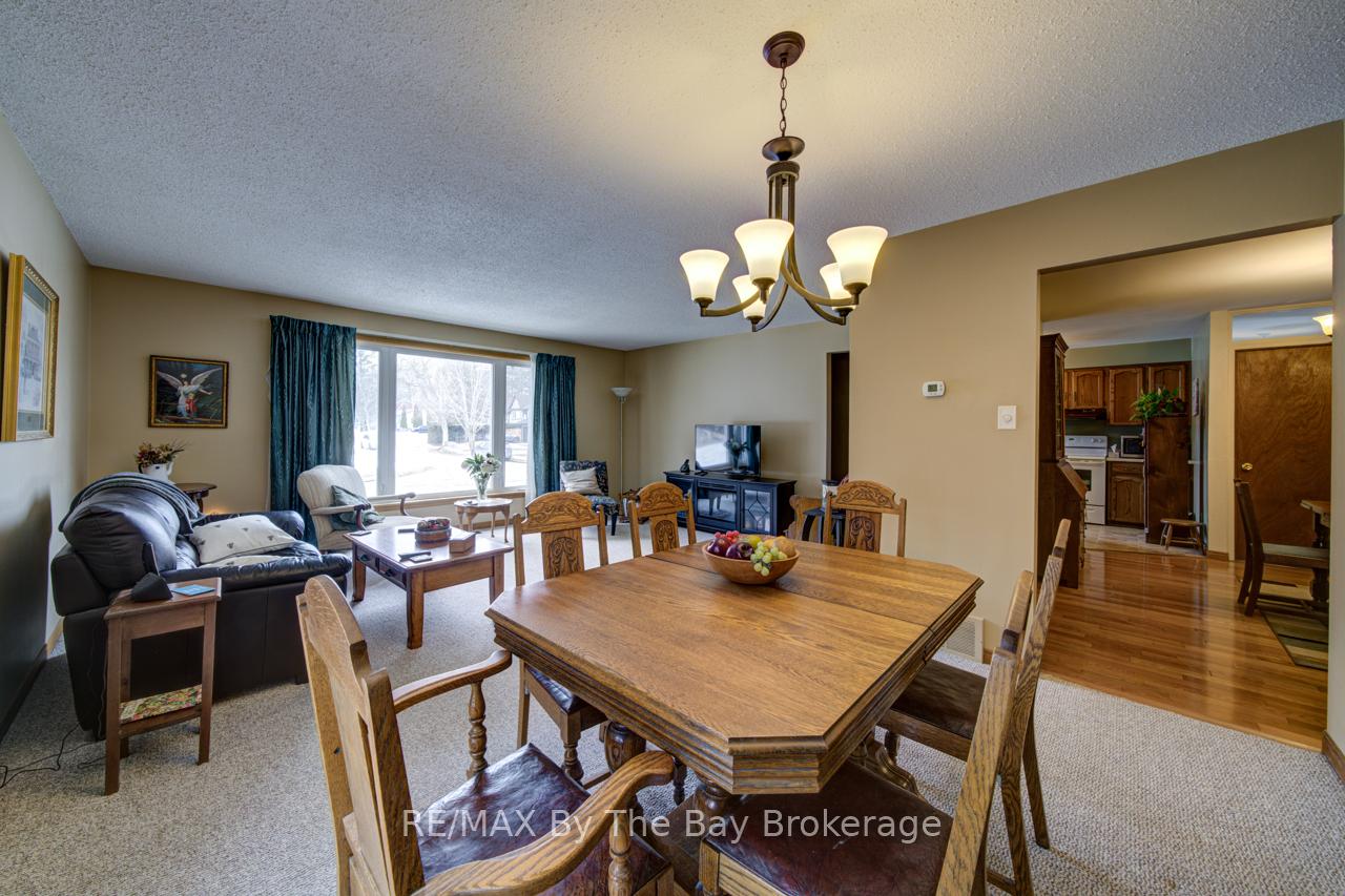 Photo 16 of 229 Datas Drive E, Clearview, Stayner — HOMEH