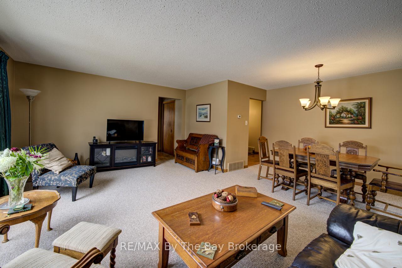 Photo 18 of 229 Datas Drive E, Clearview, Stayner — HOMEH