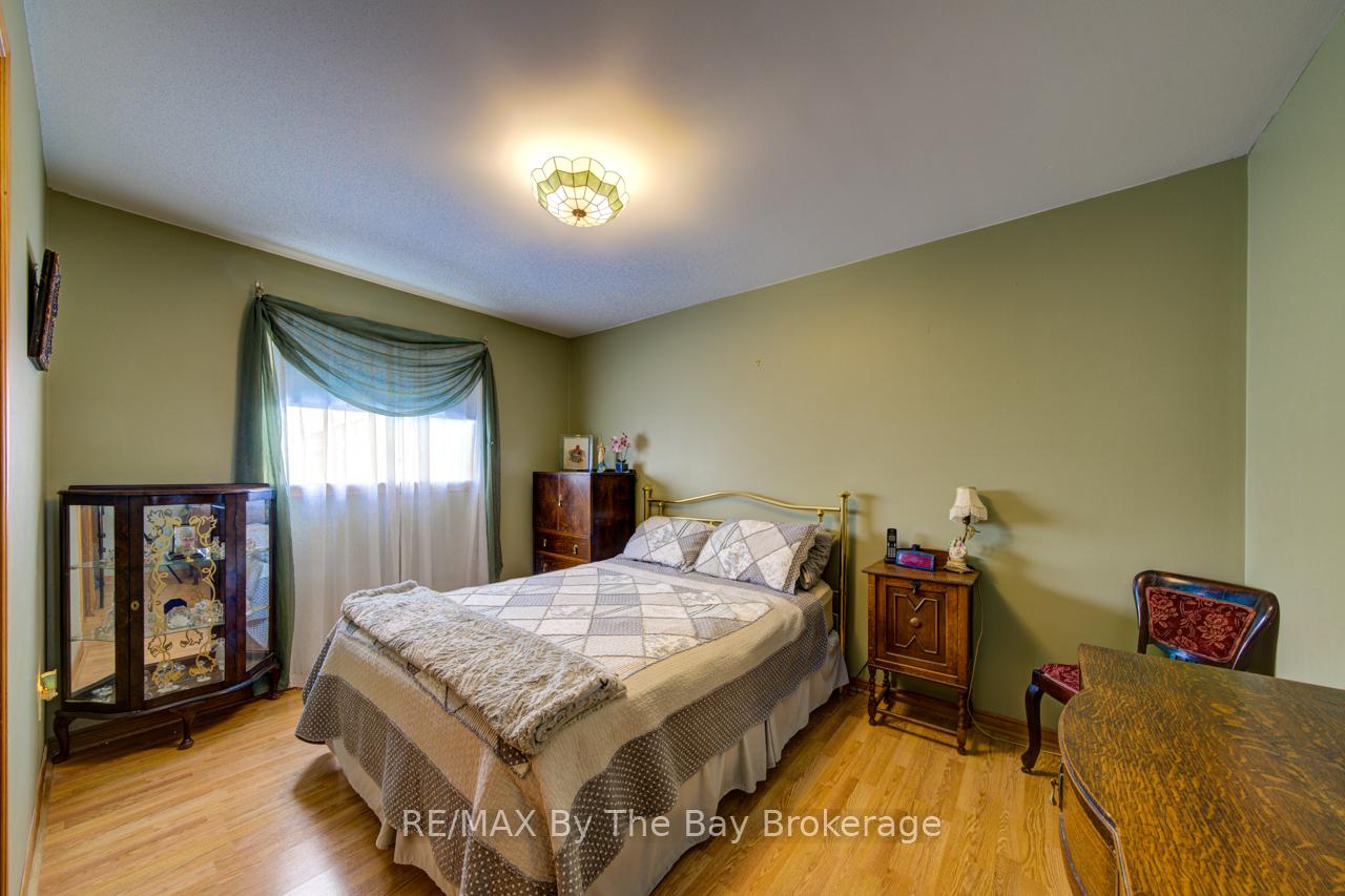 Photo 20 of 229 Datas Drive E, Clearview, Stayner — HOMEH