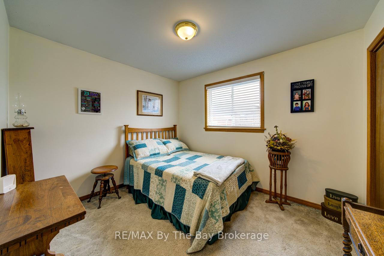 Photo 21 of 229 Datas Drive E, Clearview, Stayner — HOMEH