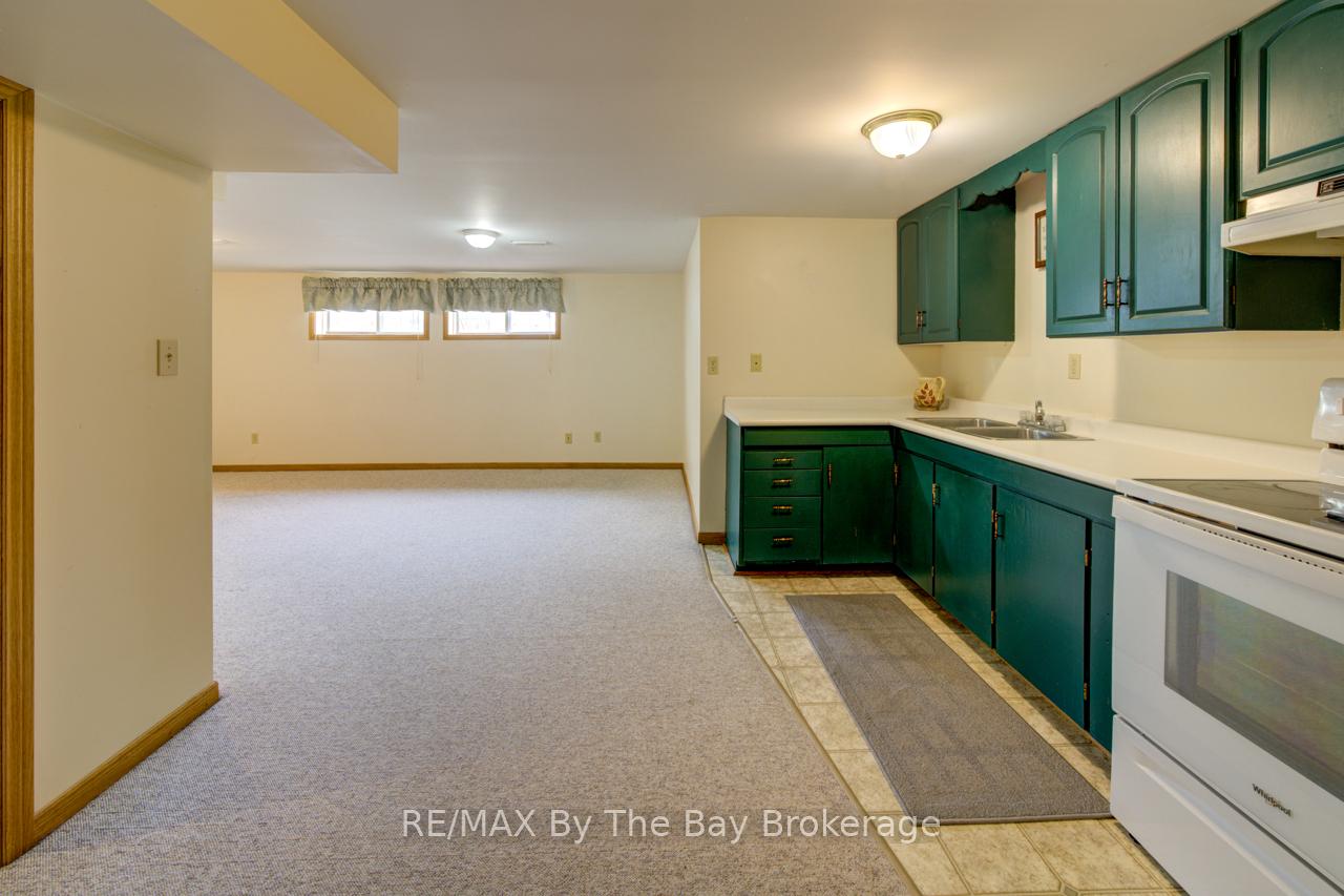 Photo 24 of 229 Datas Drive E, Clearview, Stayner — HOMEH