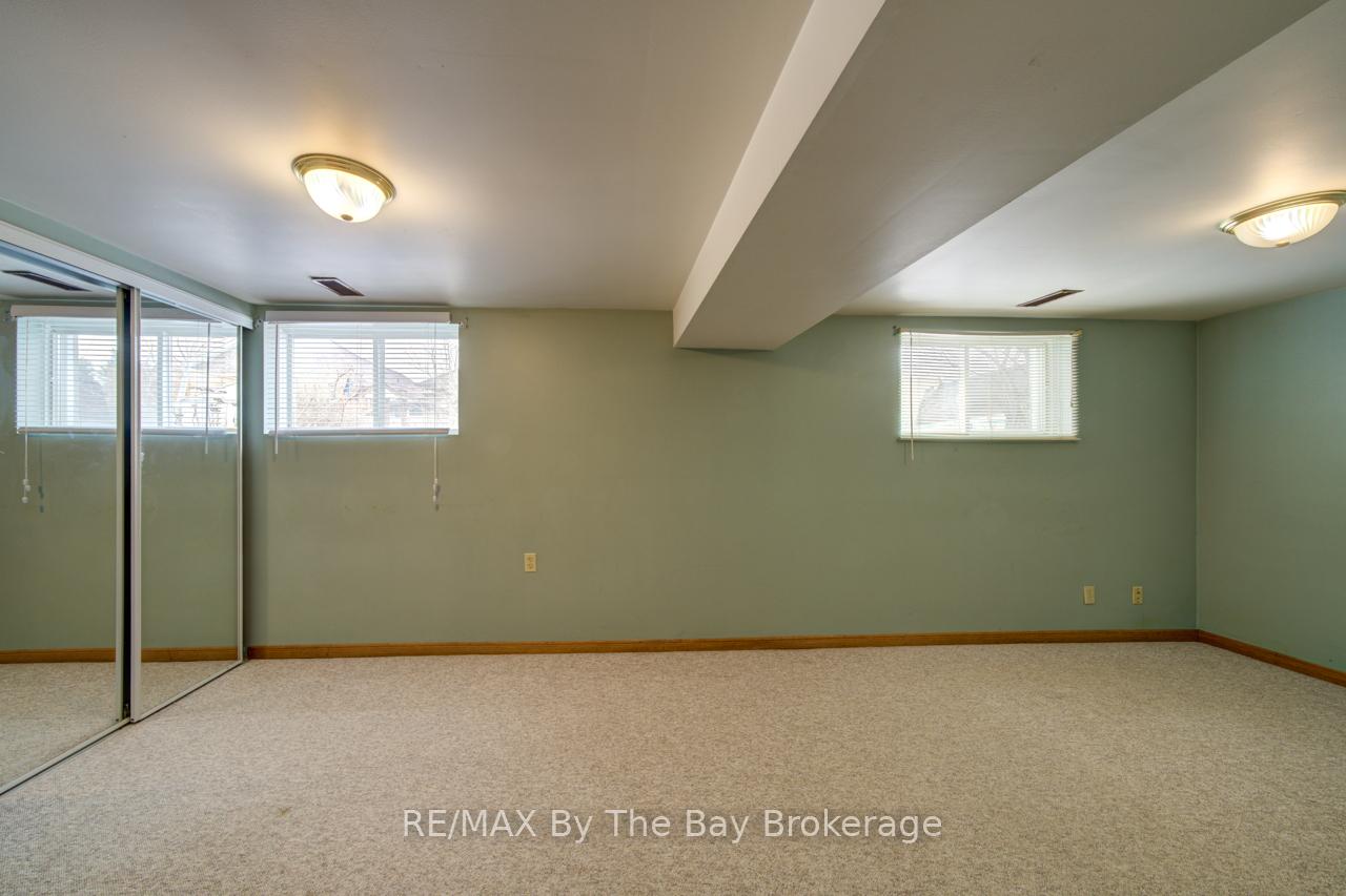 Photo 32 of 229 Datas Drive E, Clearview, Stayner — HOMEH