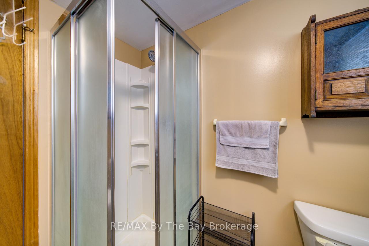 Photo 33 of 229 Datas Drive E, Clearview, Stayner — HOMEH