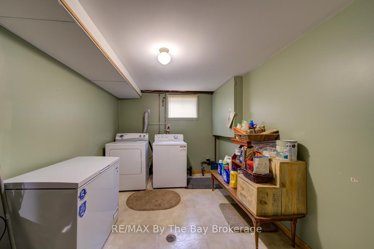 Photo 34 of 229 Datas Drive E, Clearview, Stayner — HOMEH