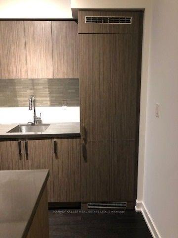 Photo 4 of Unit 412, 501 St Clair Avenue W, Toronto, Casa Loma — HOMEH