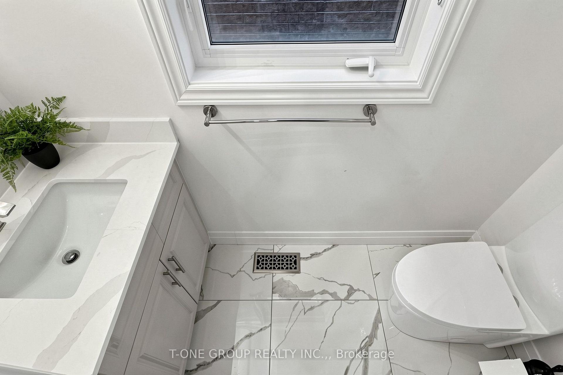 Photo 17 of 87 Serene Way, Vaughan, Patterson — HOMEH