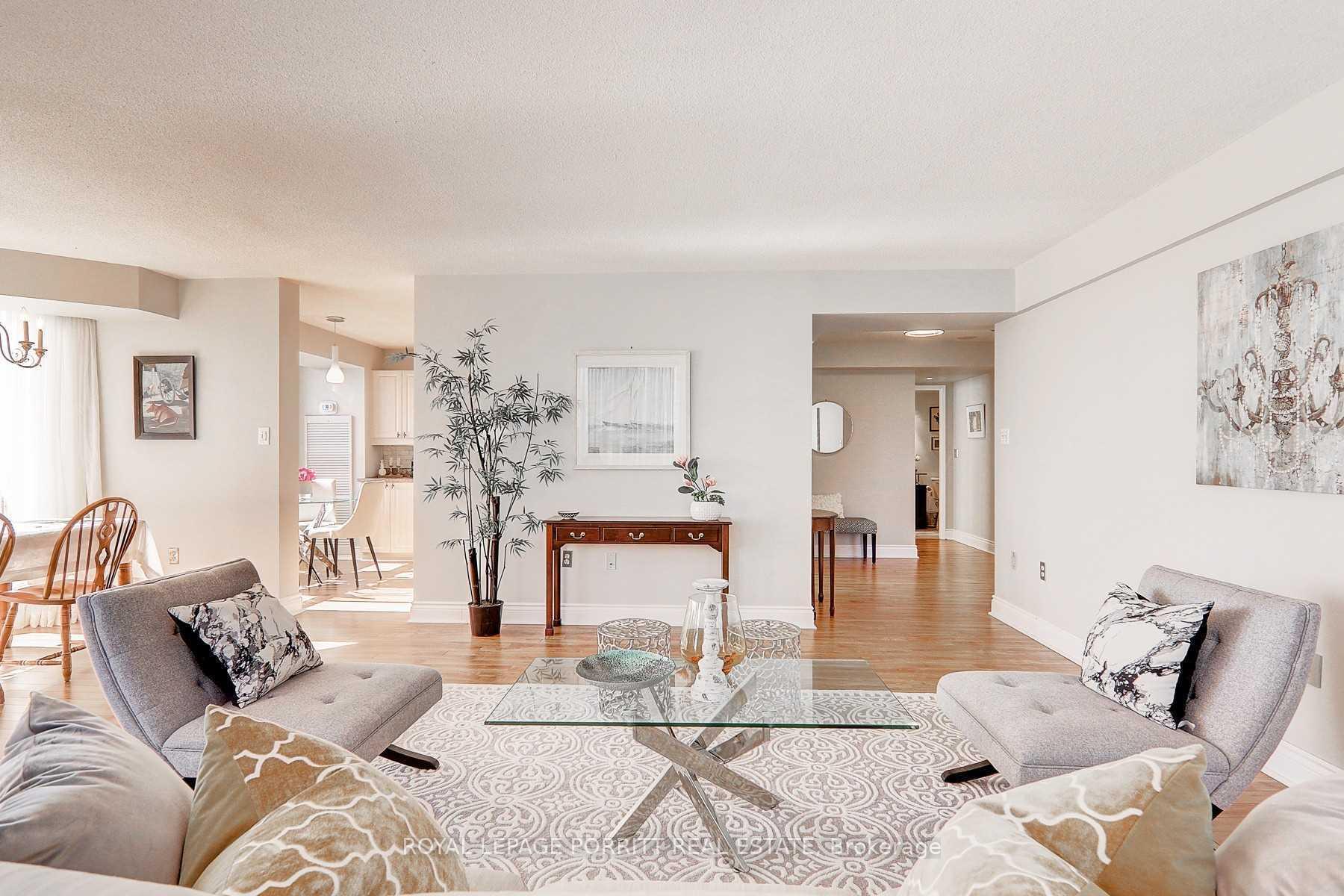 Photo 3 of Unit 508, 1271 Walden Circle, Mississauga, Clarkson — HOMEH
