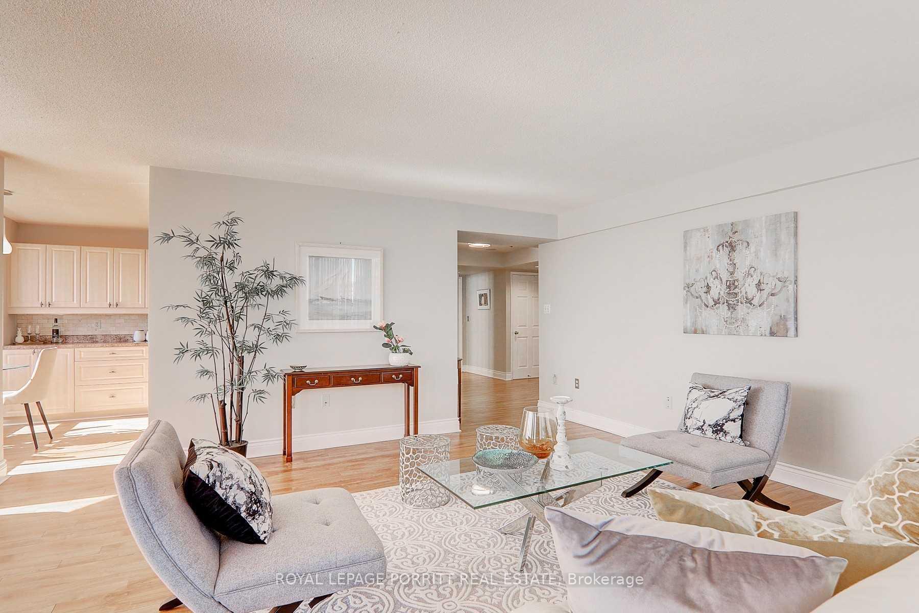 Photo 4 of Unit 508, 1271 Walden Circle, Mississauga, Clarkson — HOMEH