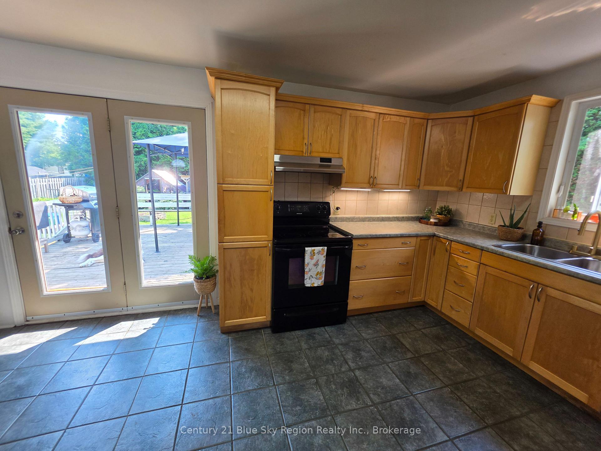 Photo 4 of 324 King Street, West Nipissing, Sturgeon Falls — HOMEH