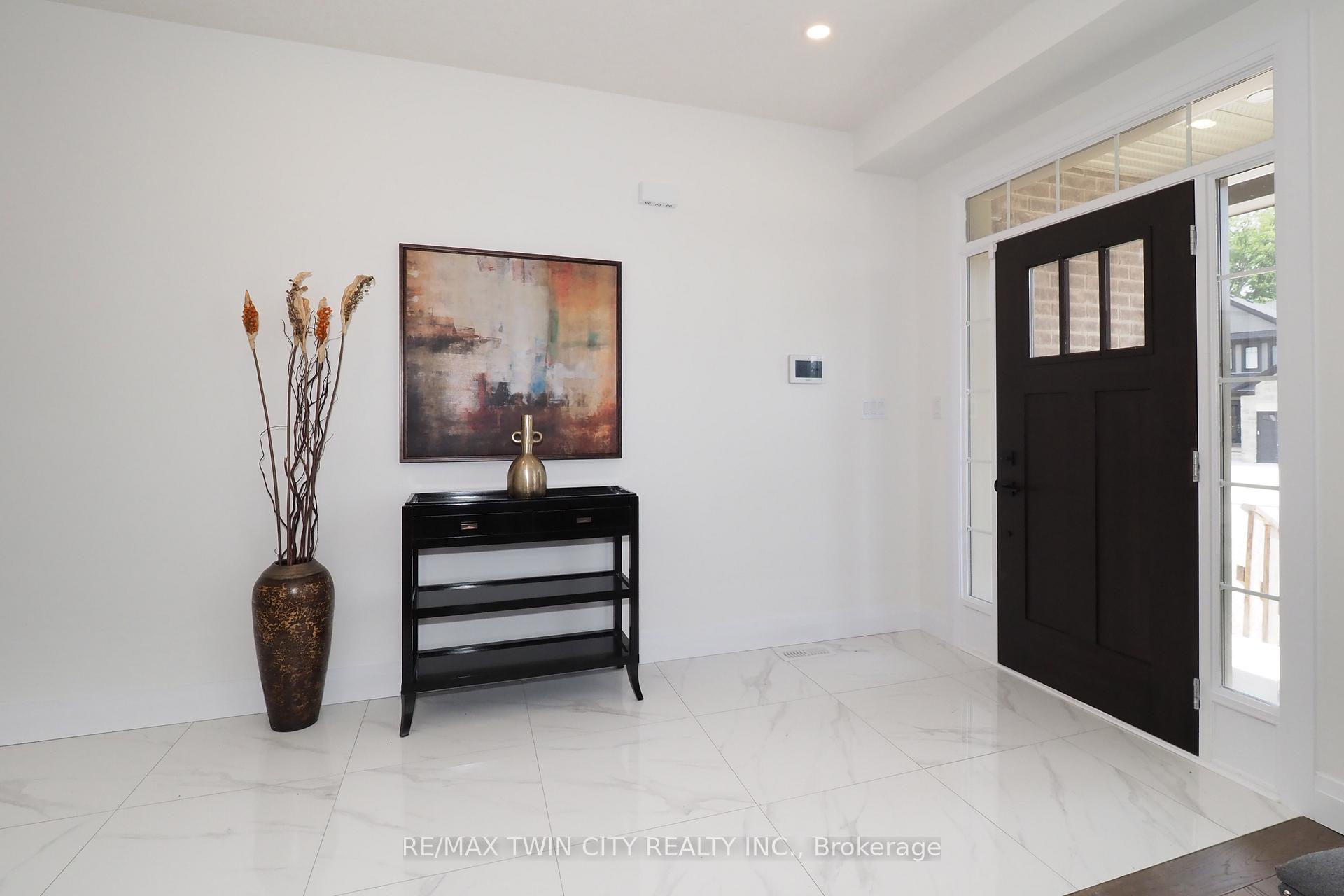 Photo 3 of 217 Jeffrey Place, Kitchener, Country Hills East — HOMEH