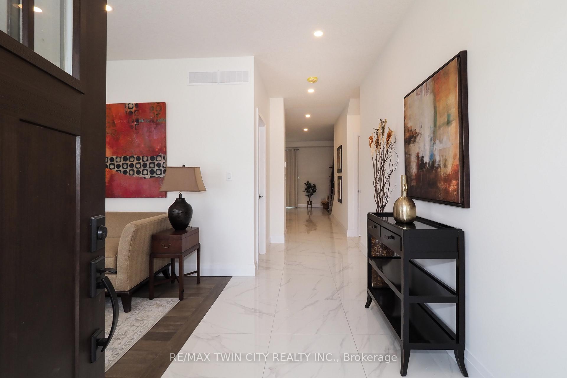Photo 4 of 217 Jeffrey Place, Kitchener, Country Hills East — HOMEH
