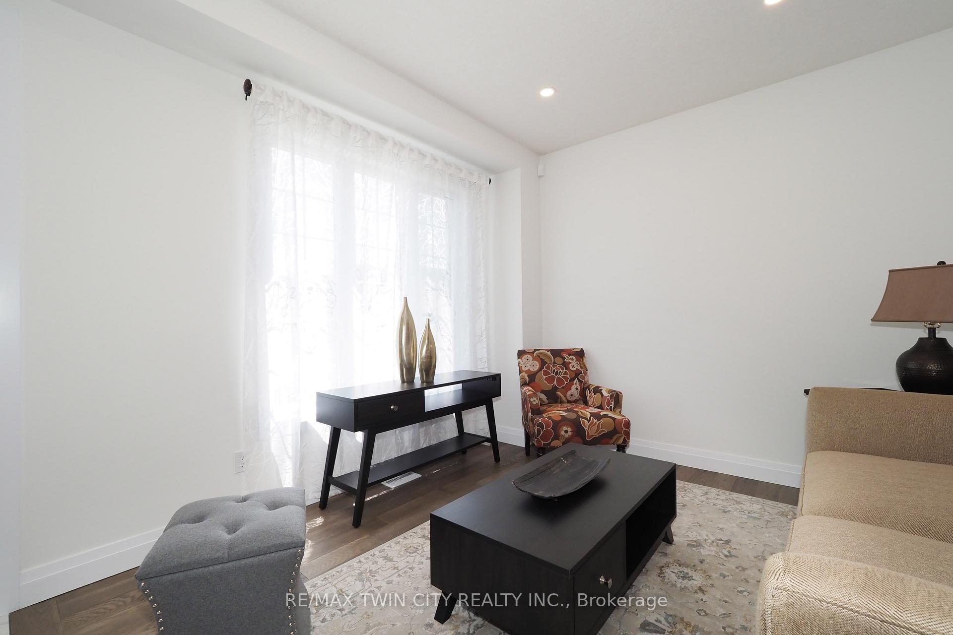 Photo 8 of 217 Jeffrey Place, Kitchener, Country Hills East — HOMEH