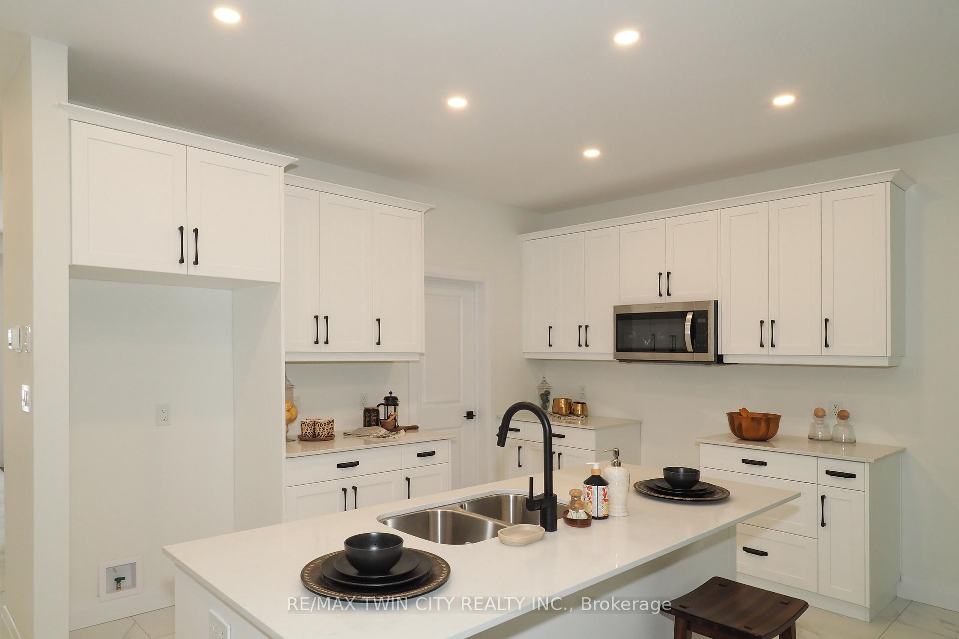 Photo 13 of 217 Jeffrey Place, Kitchener, Country Hills East — HOMEH