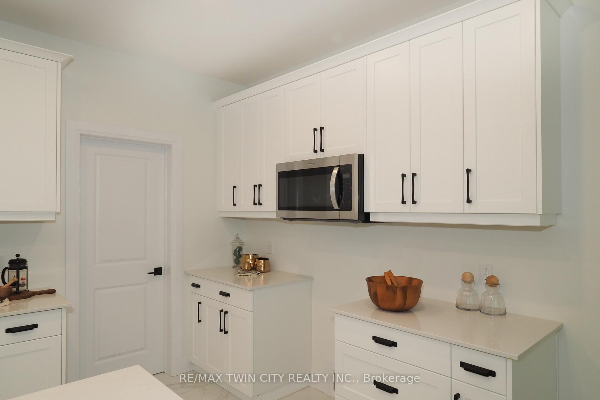 Photo 14 of 217 Jeffrey Place, Kitchener, Country Hills East — HOMEH