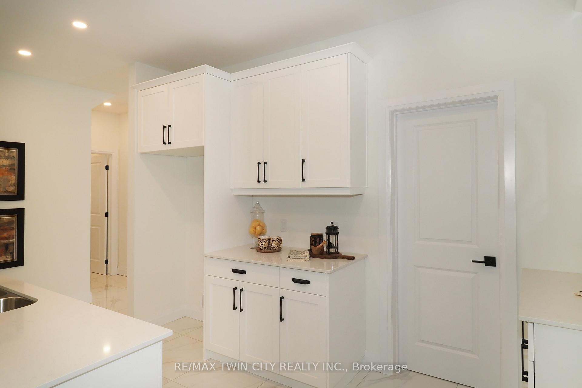 Photo 15 of 217 Jeffrey Place, Kitchener, Country Hills East — HOMEH