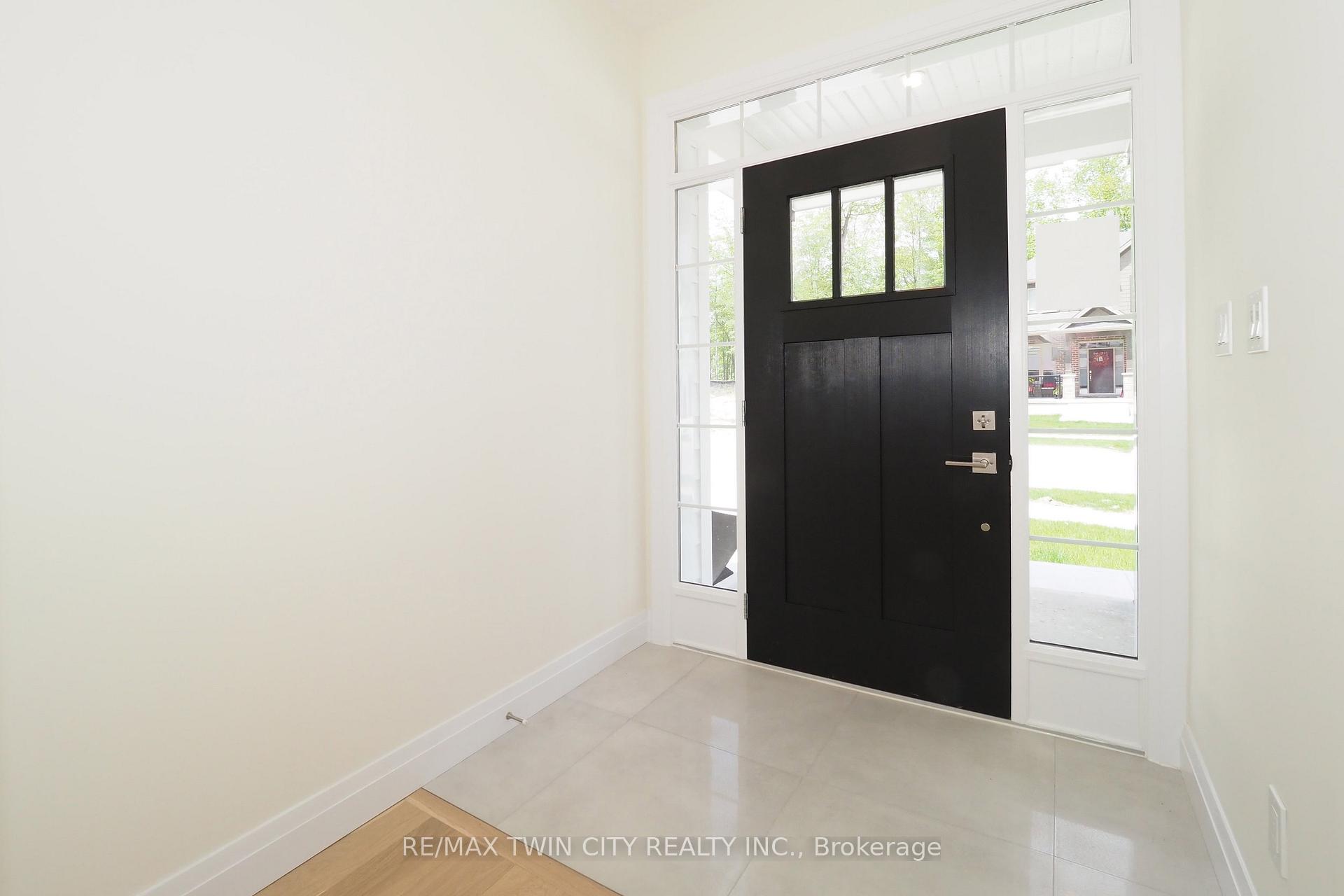 Photo 3 of 220 Jeffrey Place, Kitchener, Country Hills East — HOMEH