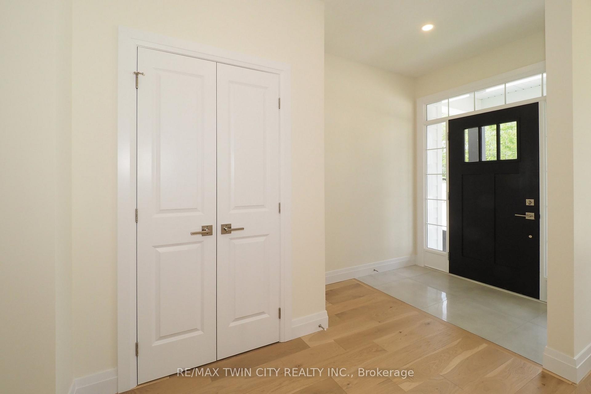 Photo 5 of 220 Jeffrey Place, Kitchener, Country Hills East — HOMEH