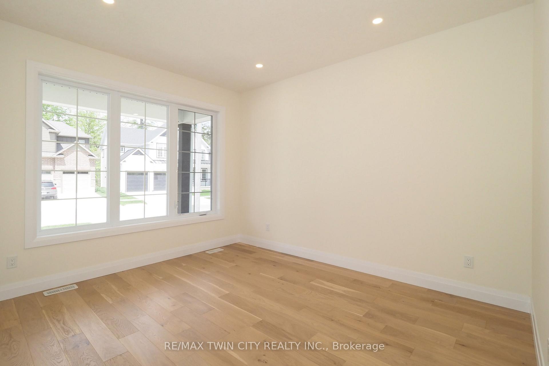 Photo 6 of 220 Jeffrey Place, Kitchener, Country Hills East — HOMEH