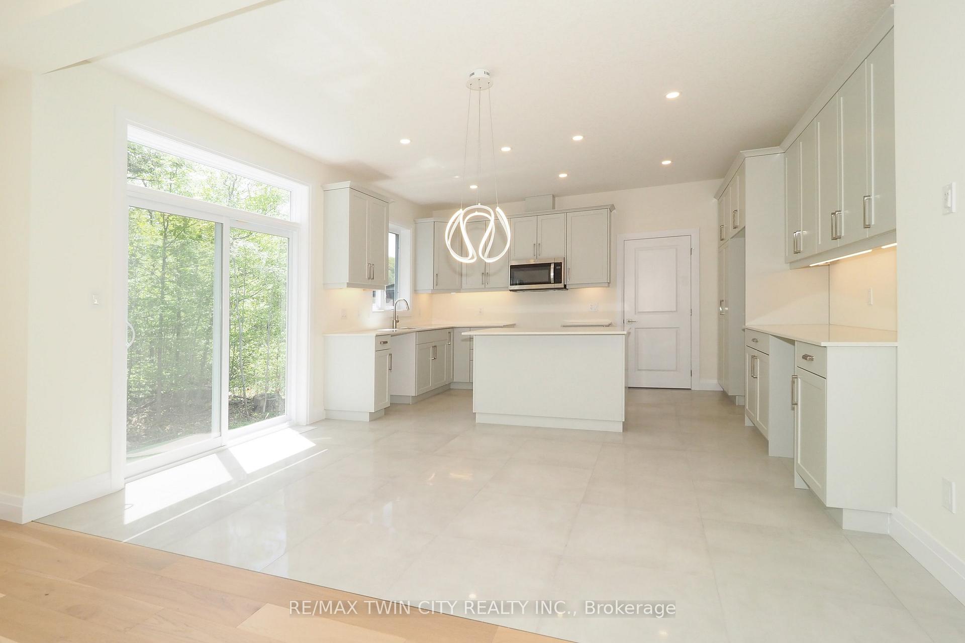 Photo 10 of 220 Jeffrey Place, Kitchener, Country Hills East — HOMEH