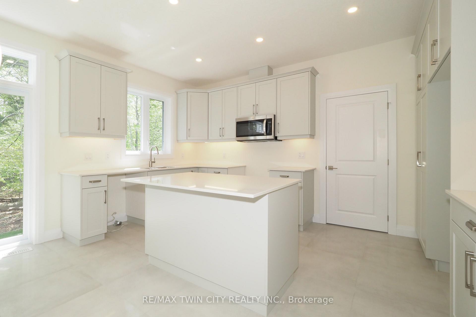 Photo 11 of 220 Jeffrey Place, Kitchener, Country Hills East — HOMEH