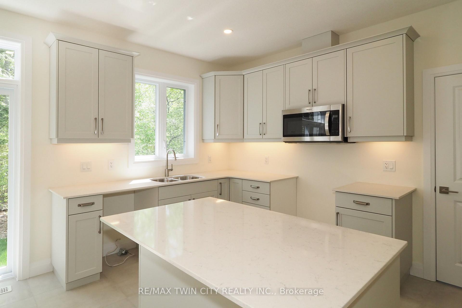 Photo 12 of 220 Jeffrey Place, Kitchener, Country Hills East — HOMEH