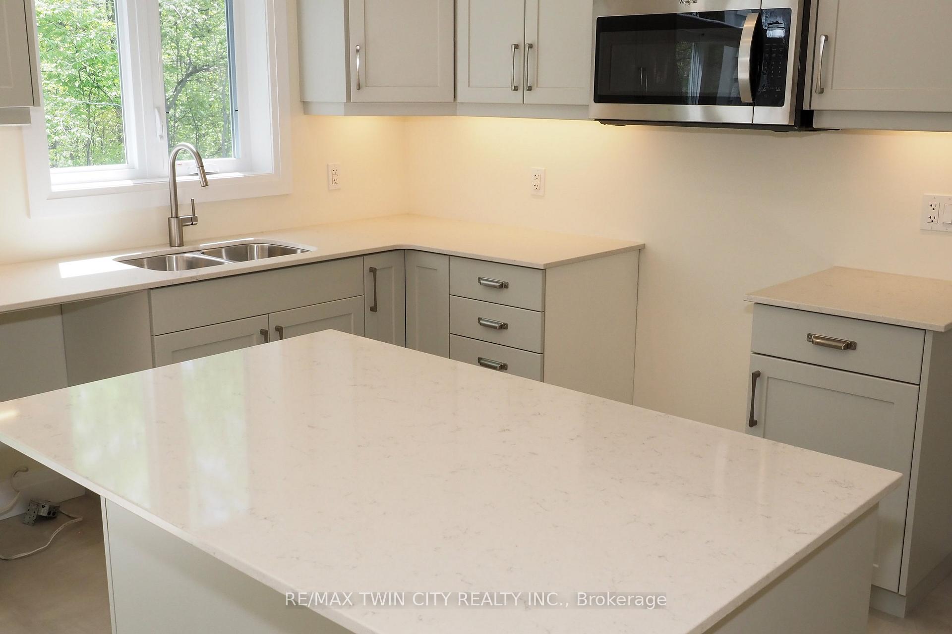 Photo 13 of 220 Jeffrey Place, Kitchener, Country Hills East — HOMEH